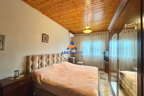 Shtepi ne shitje Apartament ne Tirane, 3+1, Mobilimi E mobiluar, Pagesa 187,000  Euro.