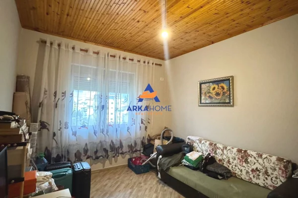 Shtepi ne shitje Apartament ne Tirane, 3+1, Mobilimi E mobiluar, Pagesa 187,000  Euro.