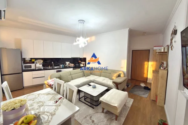 Shtepi ne shitje Apartament ne Tirane, 2+1, Mobilimi E mobiluar, Pagesa 125,000  Euro.