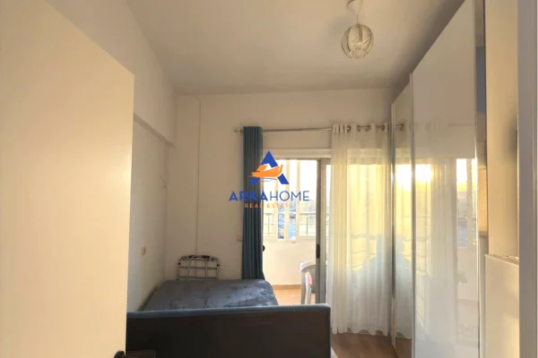 Shtepi ne shitje Apartament ne Tirane, 2+1, Mobilimi E mobiluar, Pagesa 125,000  Euro.