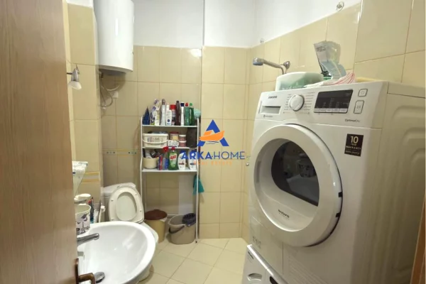 Shtepi ne shitje Apartament ne Tirane, 2+1, Mobilimi E mobiluar, Pagesa 125,000  Euro.