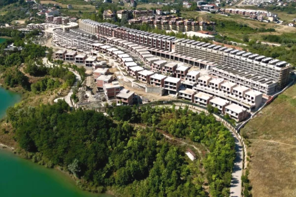 Shtepi ne shitje Apartament ne Tirane, 2+1, Mobilimi Bosh, pa mobiluar, Pagesa 190,000  Euro.