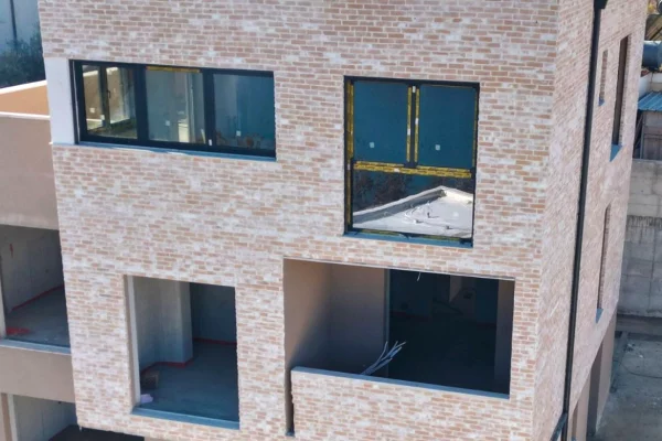 Shtepi ne shitje Apartament ne Tirane, 2+1, Mobilimi Bosh, pa mobiluar, Pagesa 190,000  Euro.