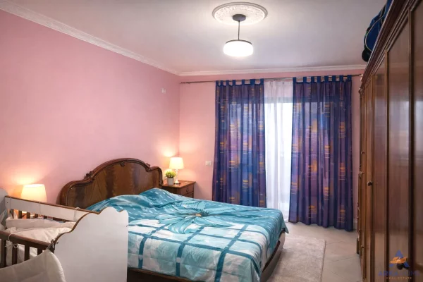 Shtepi ne shitje Apartament ne Tirane, 2+1, Mobilimi E mobiluar, Pagesa 175,000  Euro.