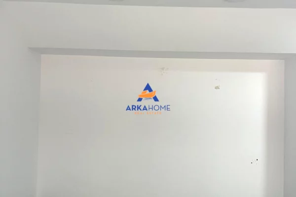 Ambient biznesi me qera 1+1 ne Tirane - 450 Euro