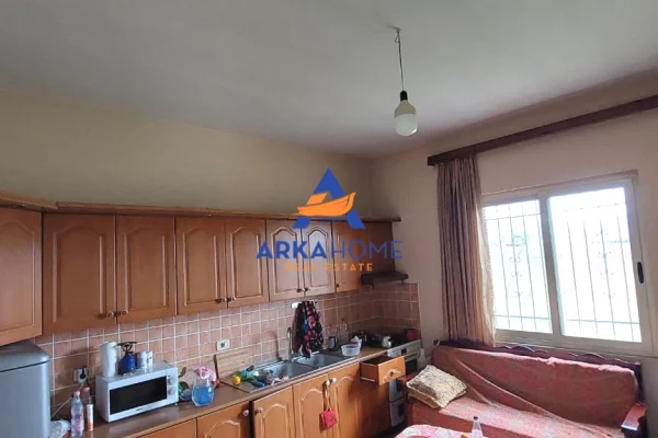 Shtepi ne shitje Shtepi Private ne Tirane, 4+1, Mobilimi E mobiluar, Pagesa 161,290  Euro.