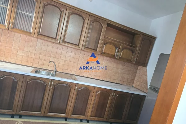 Shtepi me qera Apartament ne Tirane, 2+1, Mobilimi E mobiluar, Pagesa 416  Euro.