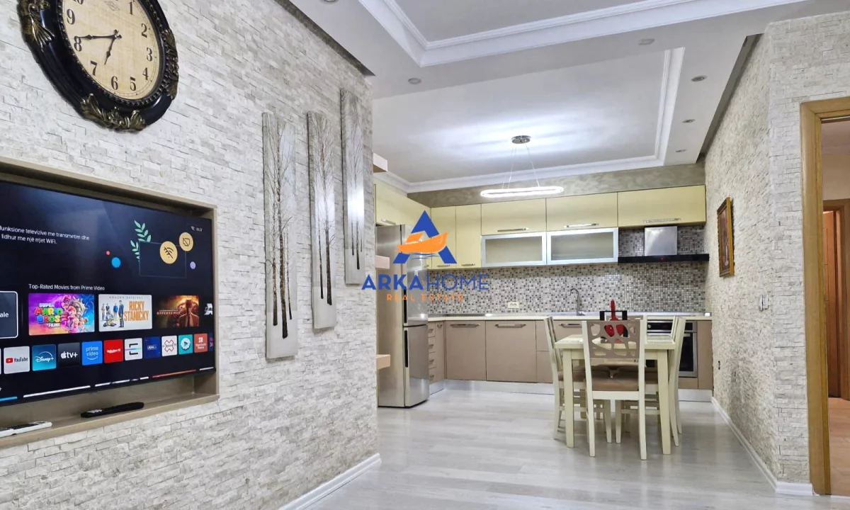 Shtepi ne shitje Apartament ne Tirane, 3+1, Mobilimi E mobiluar, Pagesa 219,000  Euro.