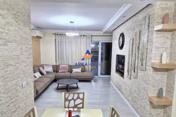 Shtepi ne shitje Apartament ne Tirane, 3+1, Mobilimi E mobiluar, Pagesa 219,000  Euro.