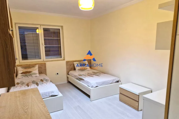Shtepi ne shitje Apartament ne Tirane, 3+1, Mobilimi E mobiluar, Pagesa 219,000  Euro.