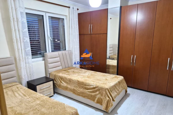 Shtepi ne shitje Apartament ne Tirane, 3+1, Mobilimi E mobiluar, Pagesa 219,000  Euro.
