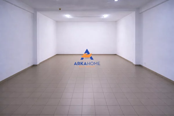 JEPET AMJENT BIZNESI ME QIRA 80M2 "RRUGA KONGRESI MANASTIRIT" 60000 LEKE