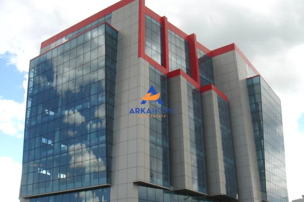 Ambient biznesi me qera 2+1 ne Tirane - 3,000 Euro