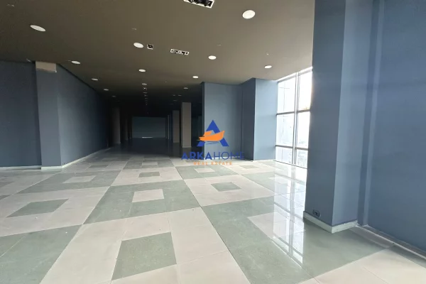 Ambient biznesi me qera 2+1 ne Tirane - 3,000 Euro