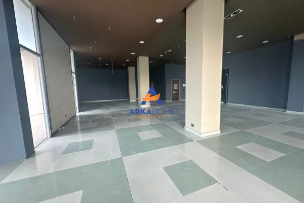 Ambient biznesi me qera 2+1 ne Tirane - 3,000 Euro