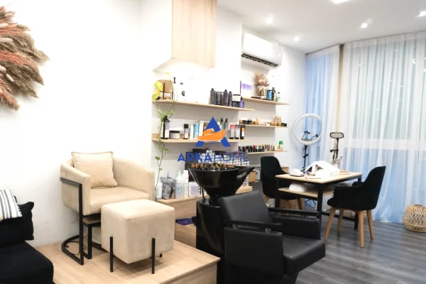 SHITET AMBIENT BIZNESI SALLON ESTETIK 38M2 "BULEVARDI ZOGU I PARE , PERBALL MARTENITETIT GERALDIN" 1