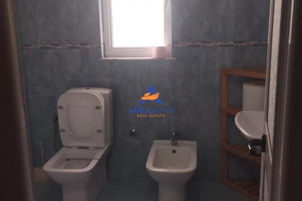 Shtepi ne shitje Apartament ne Tirane, 4+1, Mobilimi E mobiluar, Pagesa 235,000  Euro.