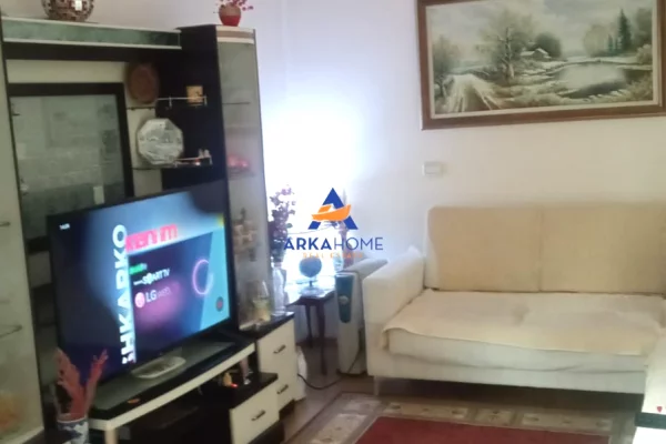 JEPET APARTAMENT ME QERA "RRUGA GRAMOZ PASHKO , QYETET STUDENTI"1+1+2 BALLKONE " 450 EURO