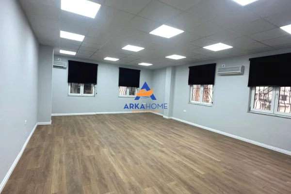 Ambient biznesi me qera 3+1 ne Tirane - 1,100 Euro