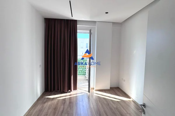 Ambient biznesi me qera 3+1 ne Tirane - 900 Euro