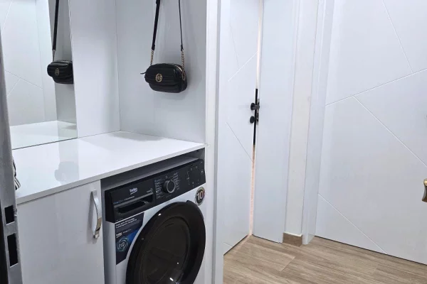 Shtepi ne shitje Apartament ne Tirane, 1+1, Mobilimi E mobiluar, Pagesa 145,000  Euro.
