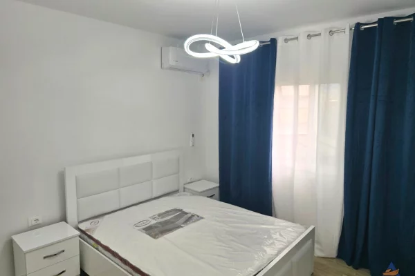 Shtepi ne shitje Apartament ne Tirane, 1+1, Mobilimi E mobiluar, Pagesa 145,000  Euro.