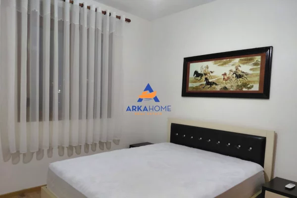 Shtepi me qera Apartament ne Tirane, 5+1, Mobilimi E mobiluar, Pagesa 1,300  Euro.