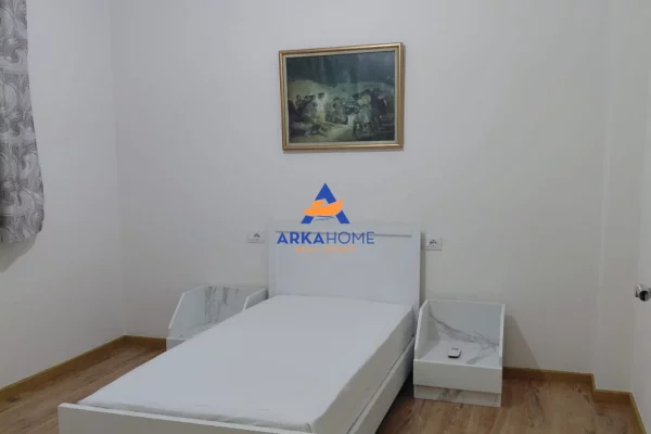 Shtepi me qera Apartament ne Tirane, 5+1, Mobilimi E mobiluar, Pagesa 1,300  Euro.