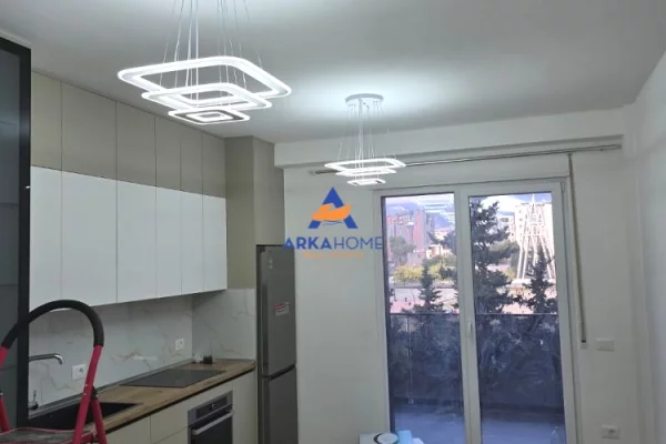 Shtepi me qera Apartament ne Tirane, 2+1, Mobilimi Bosh, pa mobiluar, Pagesa 625  Euro.
