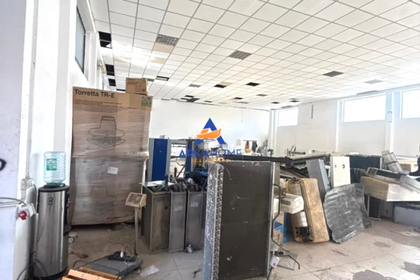 Ambient biznesi me qera 4+1 ne Tirane - 2,600 Euro