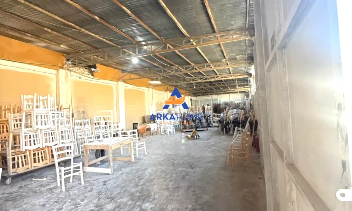 JEPET MAGAZINE ME QERA 400M2 "TE SPITALI AMERICAN 3" 200000 LEKE