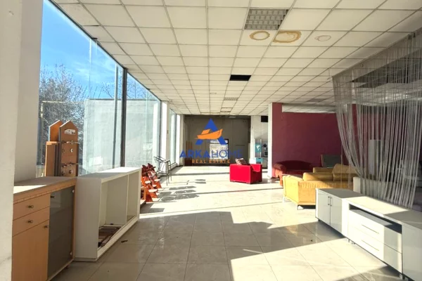 Ambient biznesi me qera 4+1 ne Tirane - 3,910 Euro