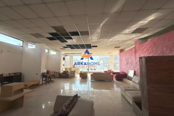 Ambient biznesi me qera 4+1 ne Tirane - 3,910 Euro