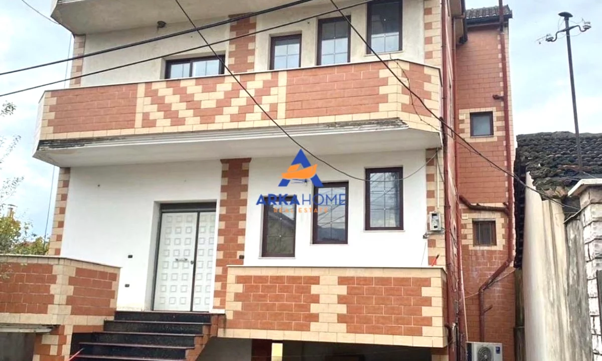 Shtepi ne shitje Shtepi Private ne Tirane, 5+1, Mobilimi Bosh, pa mobiluar, Pagesa 450,000  Euro.