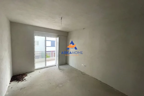 Shtepi ne shitje Apartament ne Tirane, 3+1, Mobilimi Bosh, pa mobiluar, Pagesa 386,000  Euro.