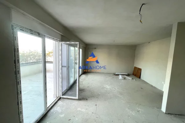 Shtepi ne shitje Apartament ne Tirane, 3+1, Mobilimi Bosh, pa mobiluar, Pagesa 386,000  Euro.