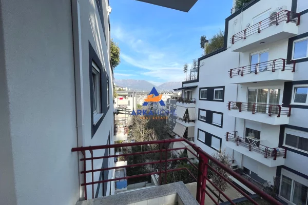 Shtepi ne shitje Apartament ne Tirane, 3+1, Mobilimi Bosh, pa mobiluar, Pagesa 386,000  Euro.