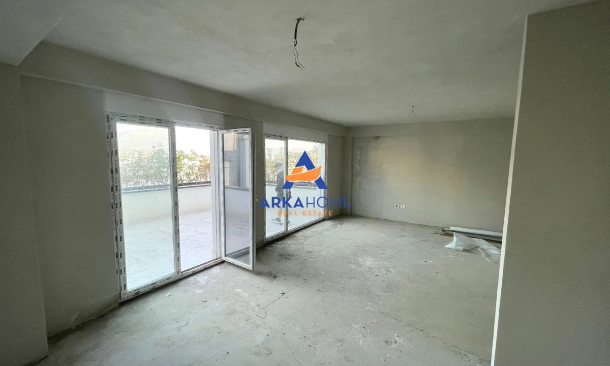 Shtepi ne shitje Apartament ne Tirane, 3+1, Mobilimi Bosh, pa mobiluar, Pagesa 386,000  Euro.