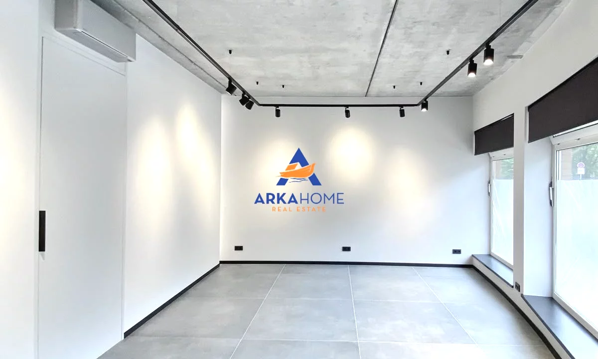 JEPET AMBIENT ME QERA 205M2 "RRUGA BARDHOK BIBA,QENDER" 3000 EURO