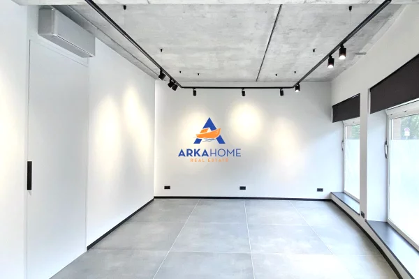 JEPET AMBIENT ME QERA 205M2 "RRUGA BARDHOK BIBA,QENDËR" 3000 EURO