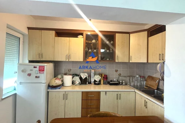 Shtepi ne shitje Apartament ne Tirane, 2+1, Mobilimi E mobiluar, Pagesa 128,000  Euro.