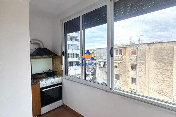 Shtepi ne shitje Apartament ne Tirane, 2+1, Mobilimi E mobiluar, Pagesa 128,000  Euro.
