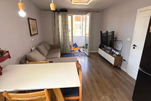 Shtepi ne shitje Apartament ne Tirane, 2+1, Mobilimi E mobiluar, Pagesa 137,000  Euro.