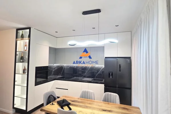 Shtepi ne shitje Apartament ne Tirane, 2+1, Mobilimi E mobiluar, Pagesa 270,000  Euro.