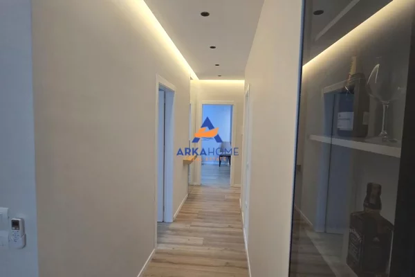 Shtepi ne shitje Apartament ne Tirane, 2+1, Mobilimi E mobiluar, Pagesa 270,000  Euro.