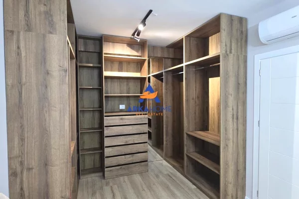 Shtepi ne shitje Apartament ne Tirane, 2+1, Mobilimi E mobiluar, Pagesa 270,000  Euro.