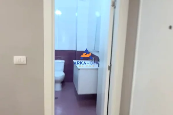 Shtepi ne shitje Apartament ne Tirane, 2+1, Mobilimi E mobiluar, Pagesa 199,000  Euro.