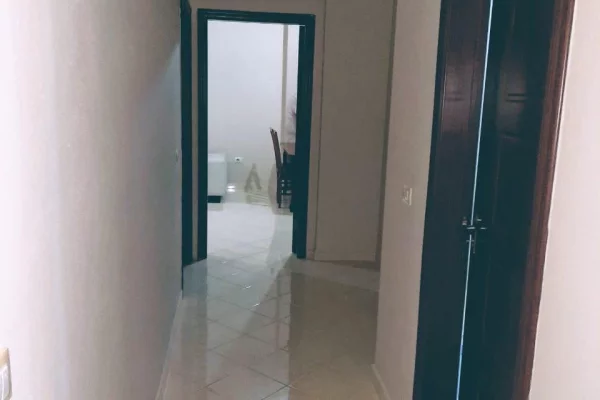 Shtepi ne shitje Apartament ne Tirane, 2+1, Mobilimi E mobiluar, Pagesa 145,000  Euro.