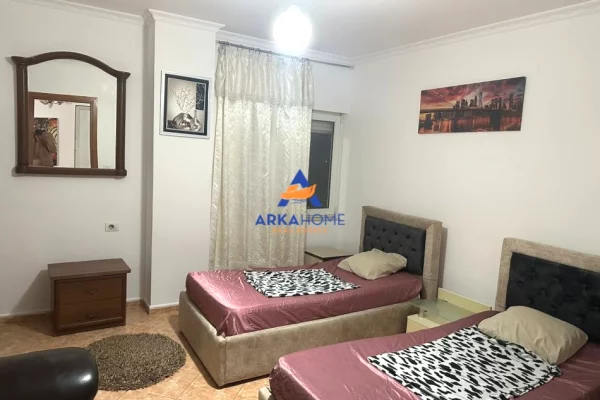 Shtepi me qera Apartament ne Tirane, 2+1, Mobilimi E mobiluar, Pagesa 700  Euro.