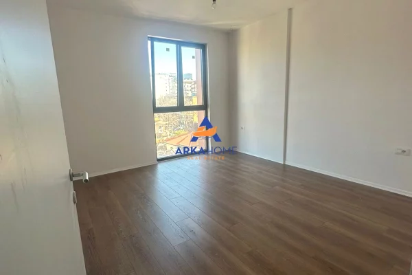 Ambient biznesi me qera 3+1 ne Tirane - 1,000 Euro